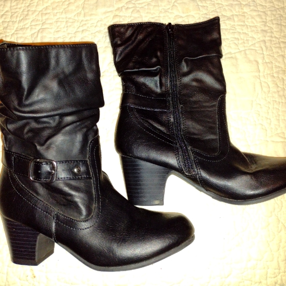 Girls size 1 black boots